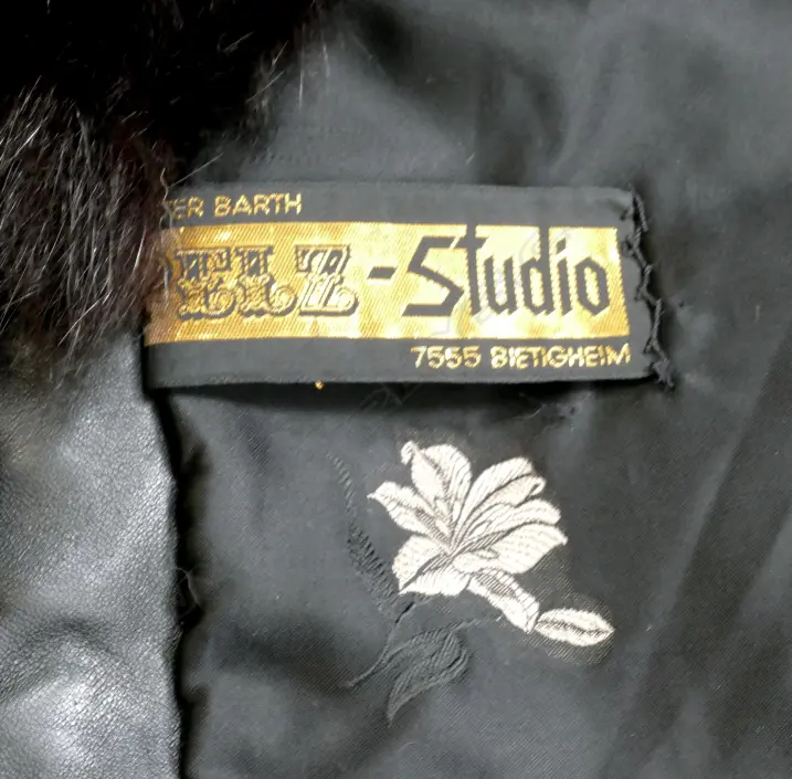 A full length jaguar fur coat together with matching hat Image 1++