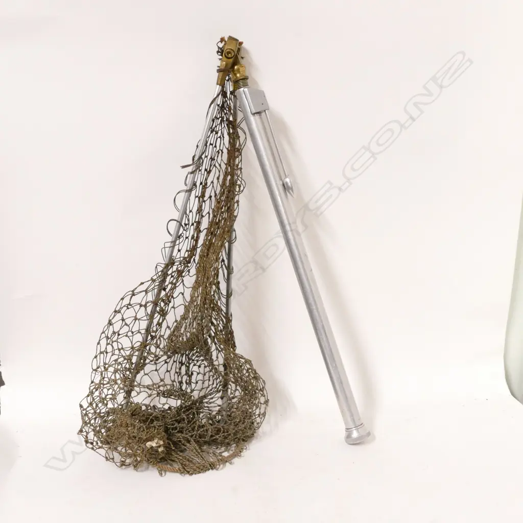An alloy and brass telescopic extending and folding trout landing net Image 1++