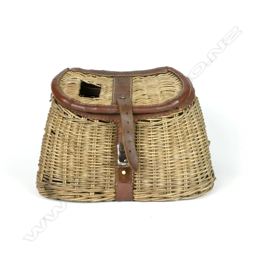 A Scottish wicker fishing creel Image 1++