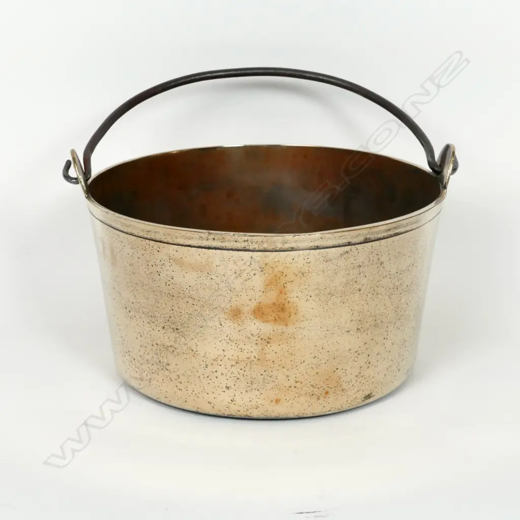 A heavy 19thC brass preserving pan Image 1++