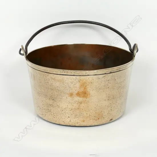 A heavy 19thC brass preserving pan