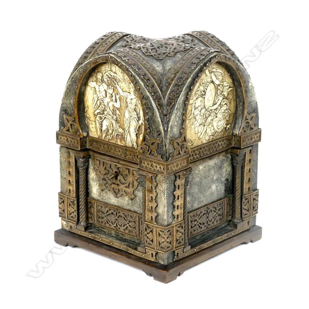 A 19th century Renaissance Revival casket Image 1++