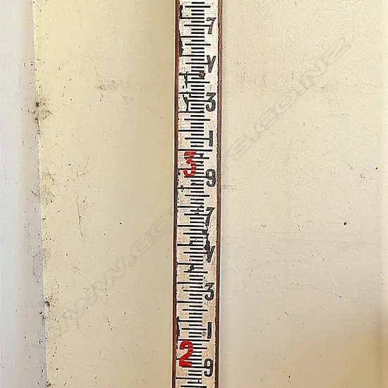 An early 20thC surveyor's staff