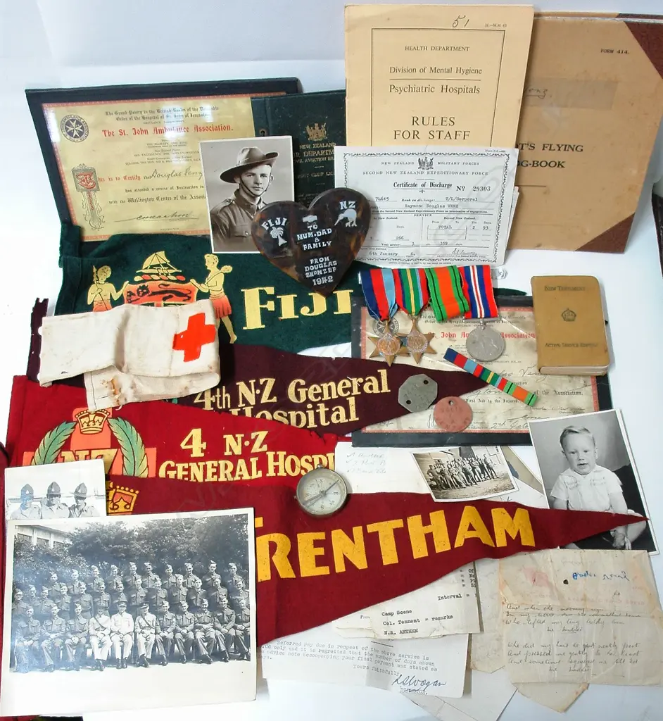 A set of medals and documents to New Zealander Cpl. Raymond Venz Image 1++