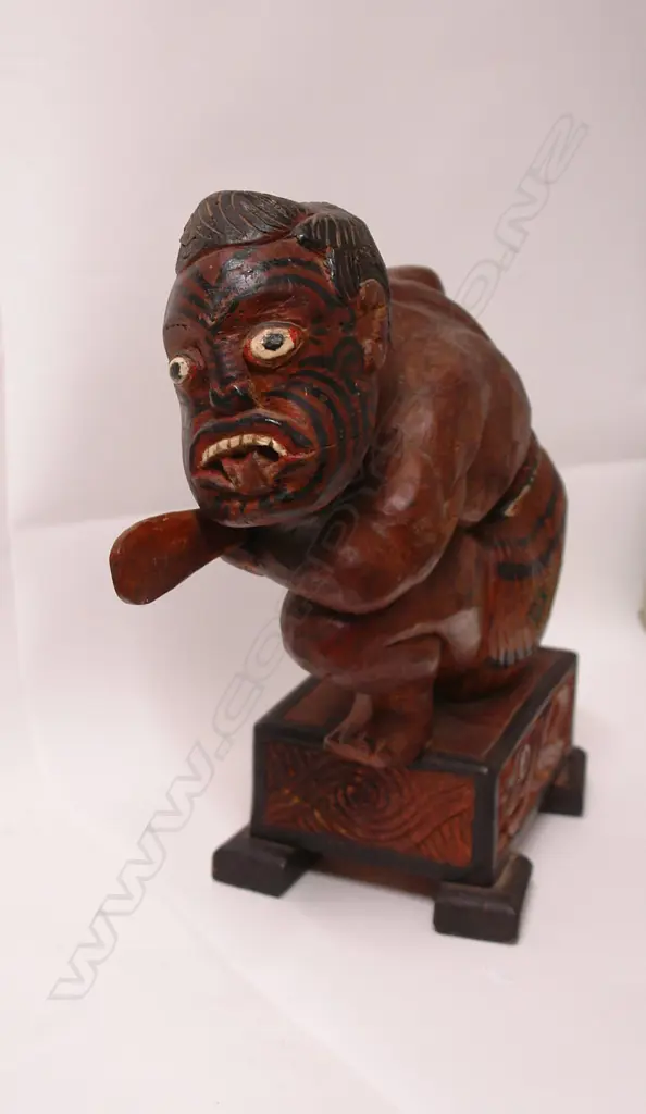An early 20thC Maori carved folk art warrior Image 1++