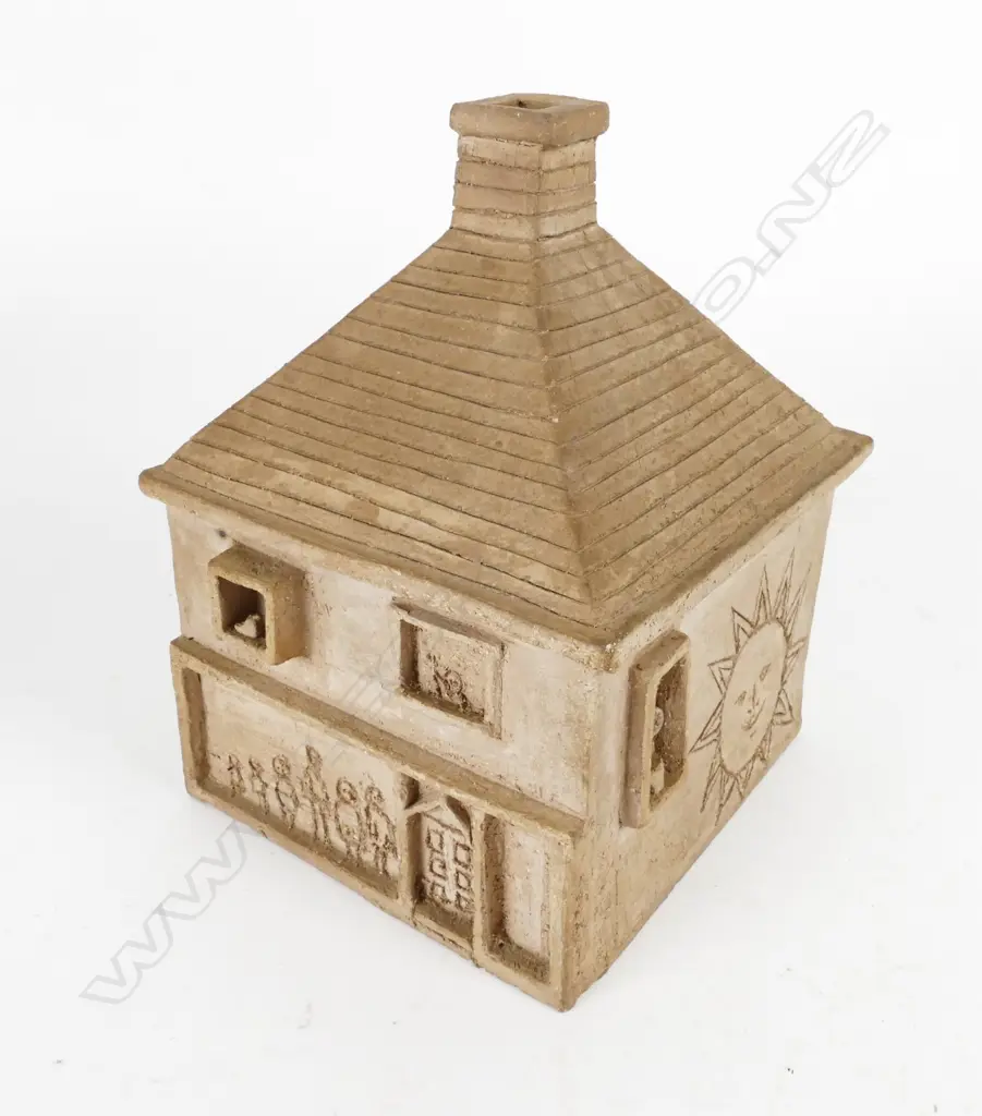 A Ann Wynn Reeves (Ann Clark) pottery house Image 1++