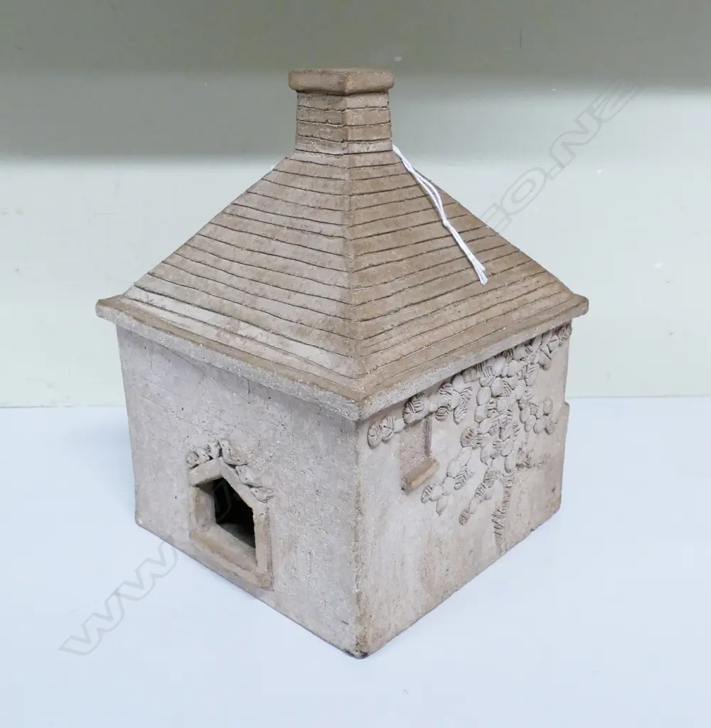 A Ann Wynn Reeves (Ann Clark) pottery house Image 1++