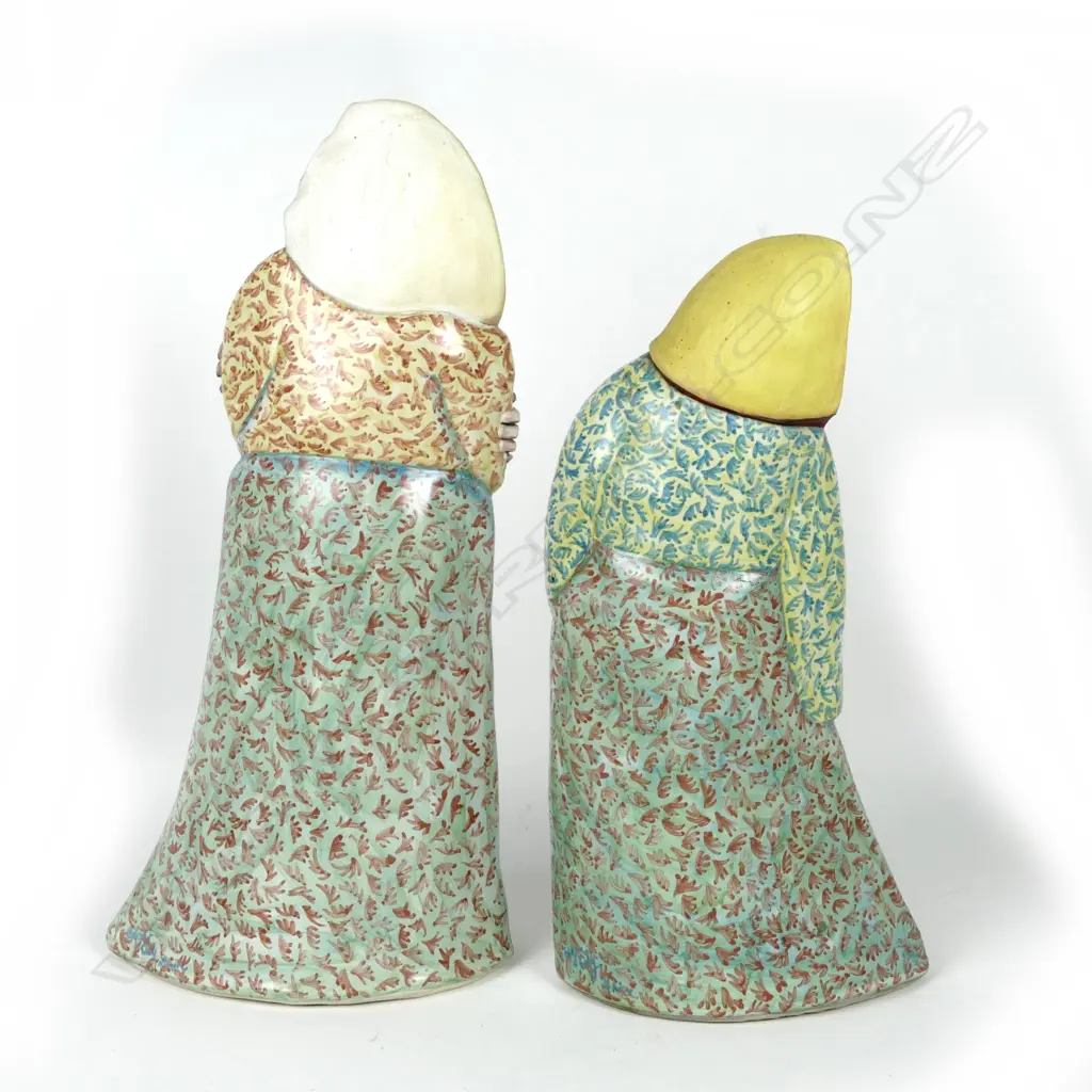 Louise Rive (Edge City - Westmere) 'The Conversation' a pair of porcelain female figures Image 1++