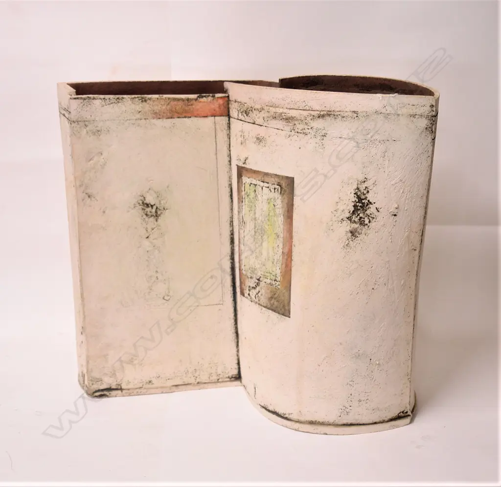 A John Higgins (England) Studio Pottery vessel Image 1++