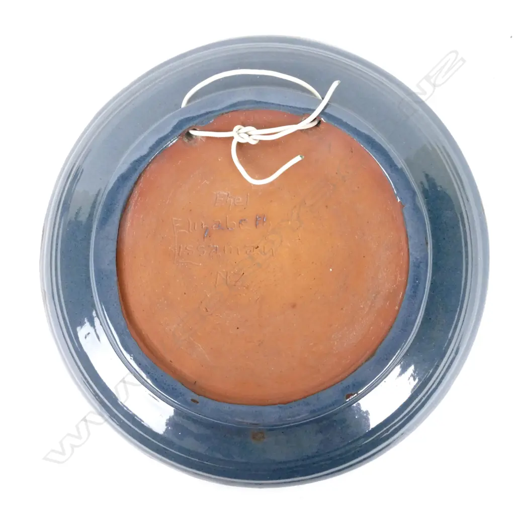 An Elizabeth Lissaman earthenware dish Image 1++