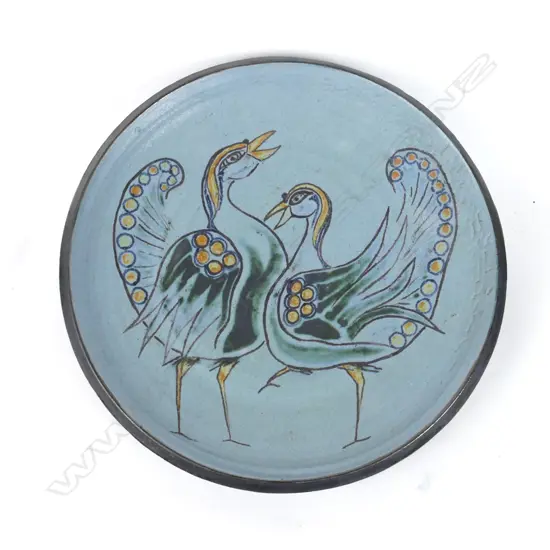 An Elizabeth Lissaman earthenware dish