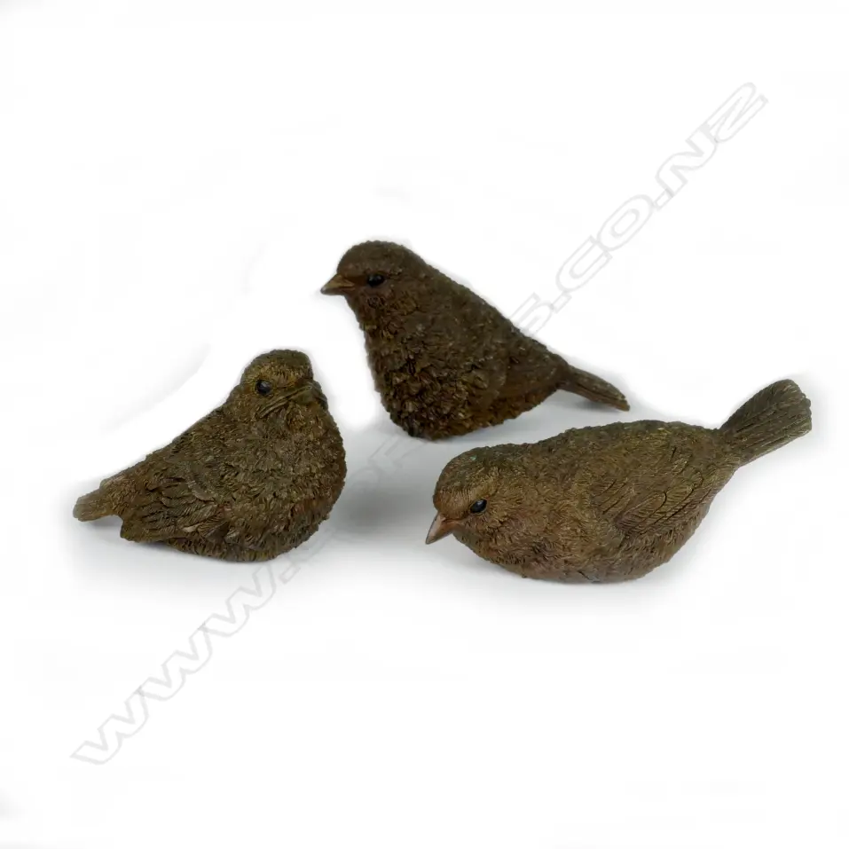 Three small bronze sparrows. Each length approx.120 Image 1++