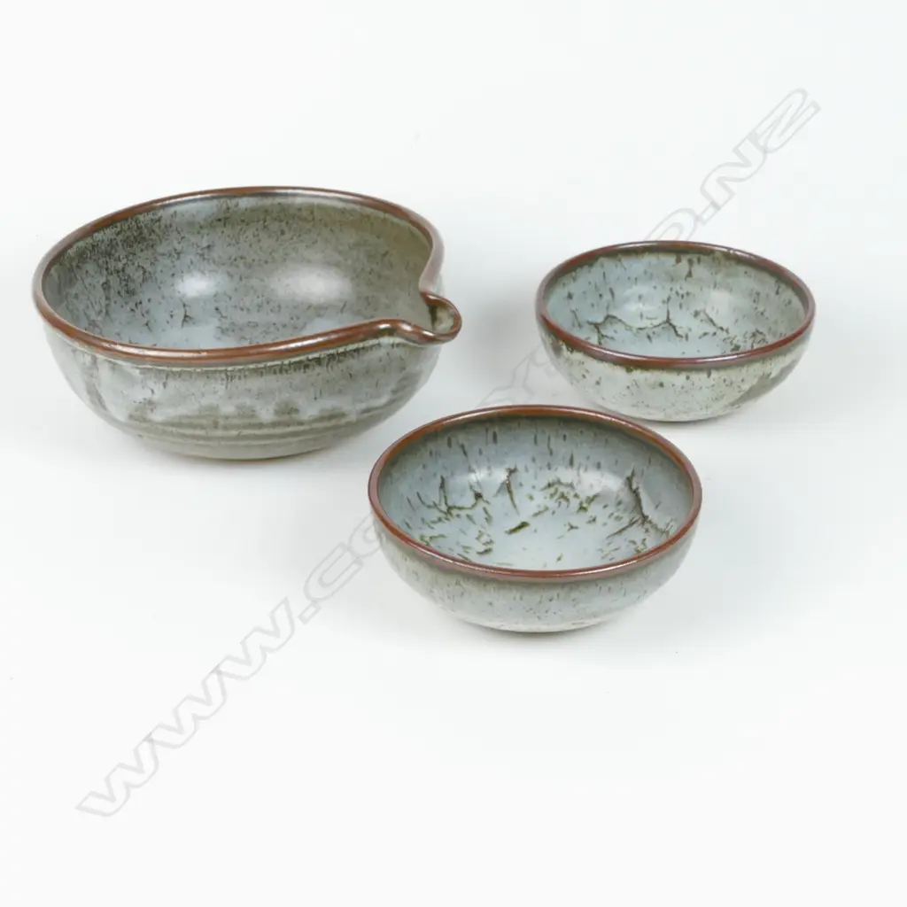 A Len Castle pouring bowl Image 1++