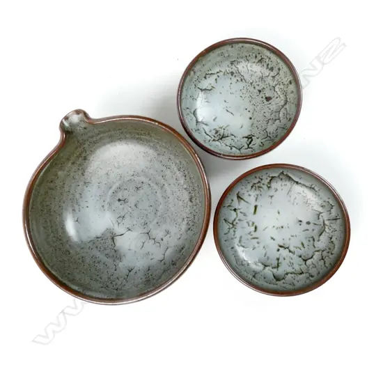 A Len Castle pouring bowl