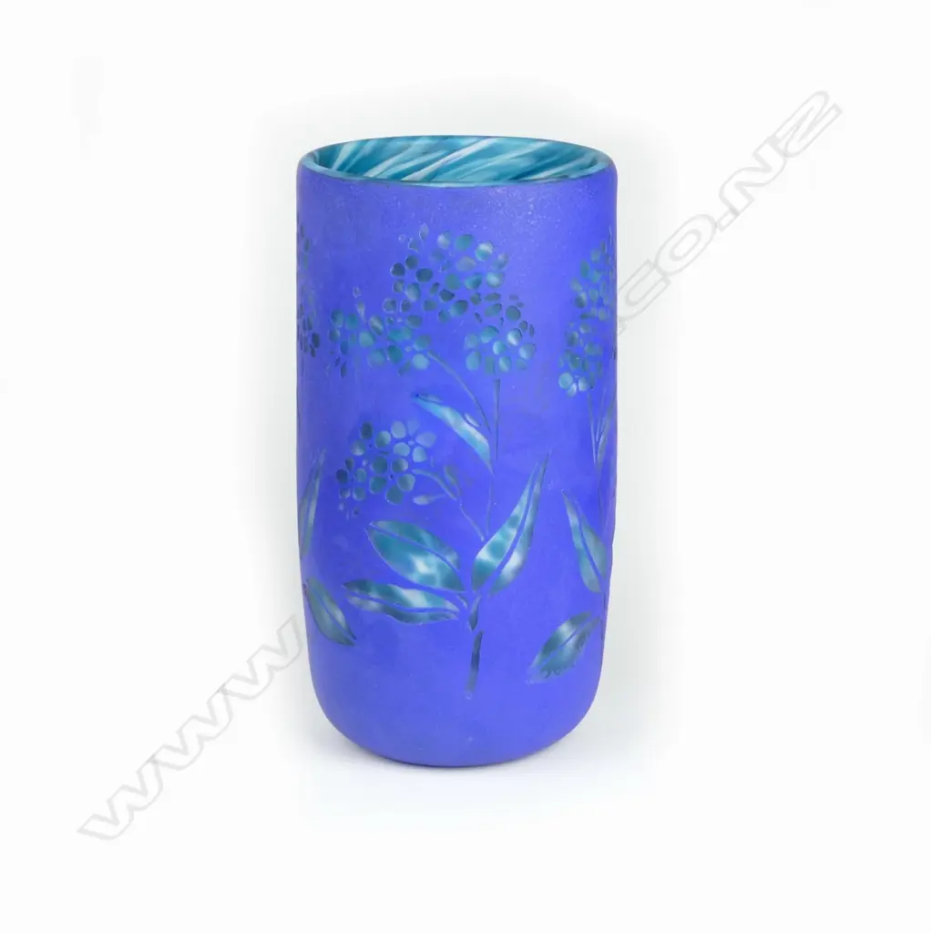 Gary Nash blue forget-me-not vase Image 1++