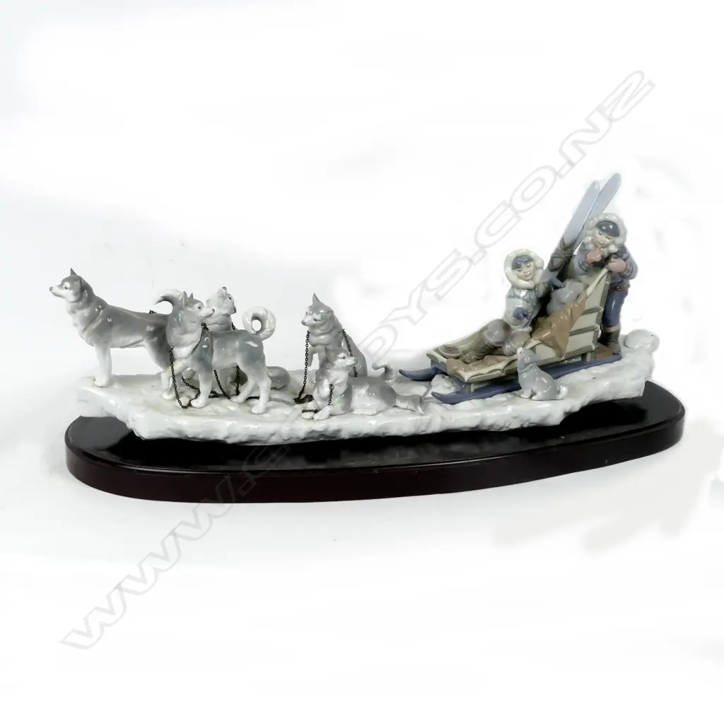 A large Lladro figure group Image 1++