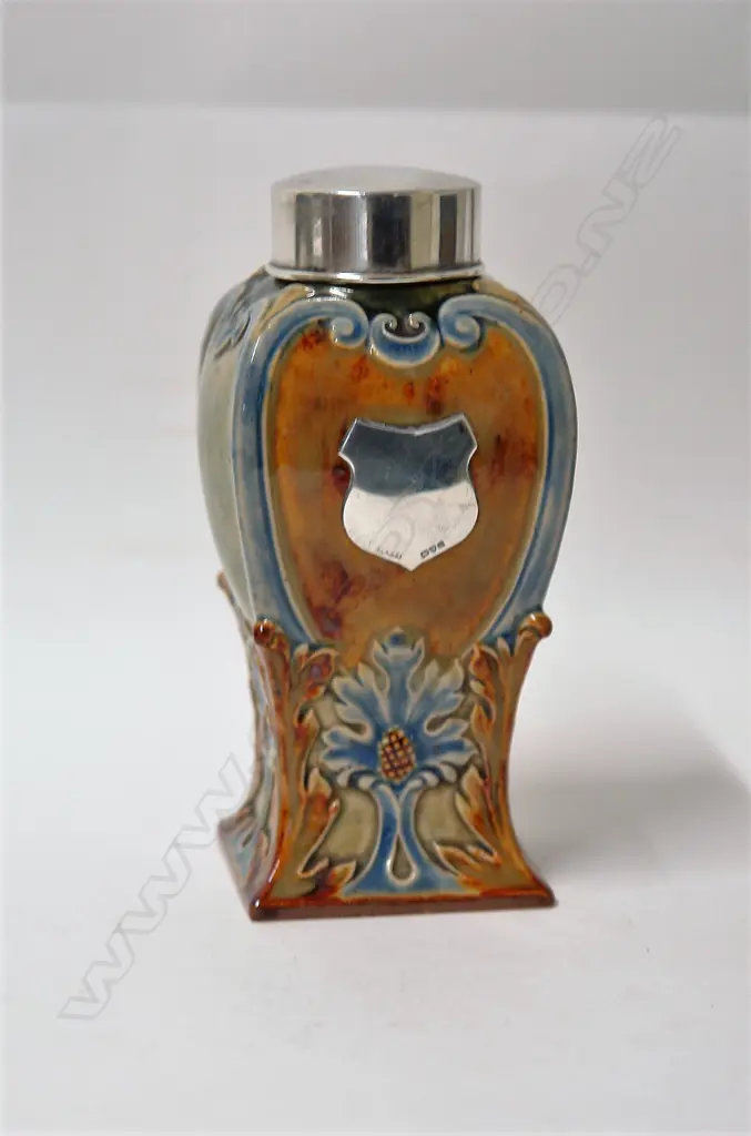An Edwardian Doulton Lambeth tea caddy Image 1++