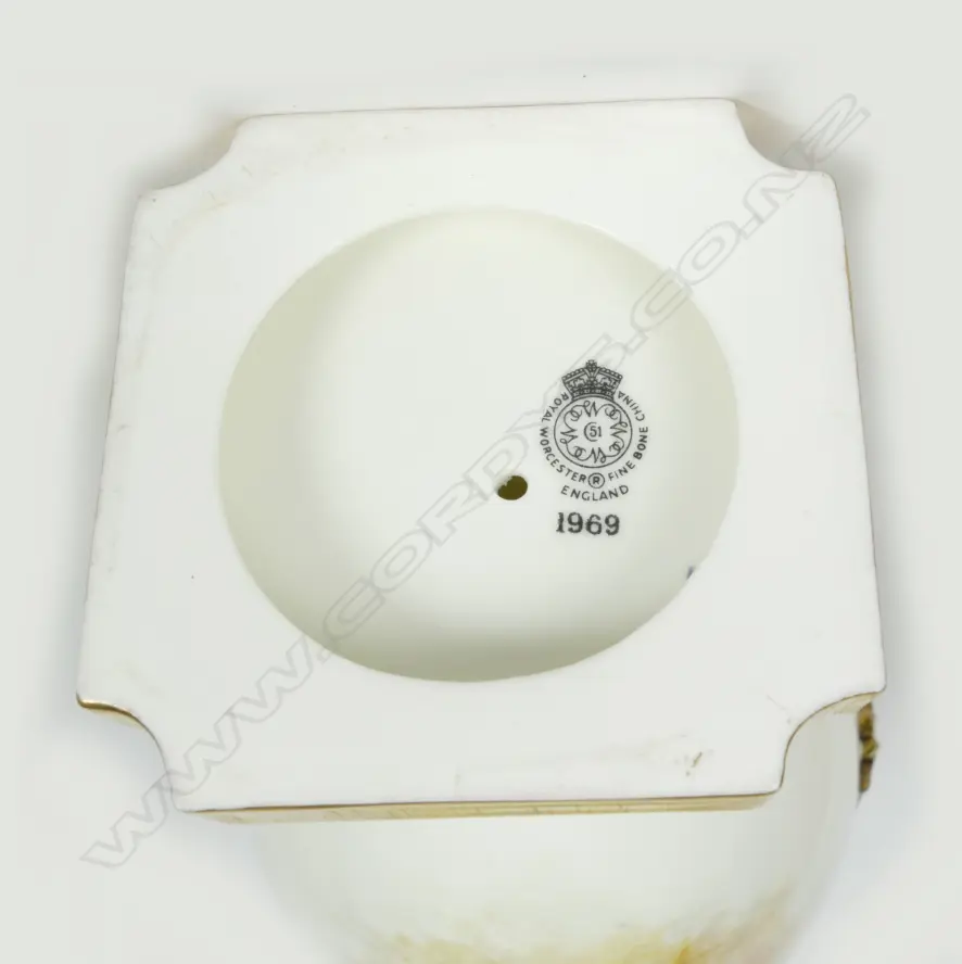 Royal Worcester Highland Cattle painted urn form vase by H. Stinton Image 1++