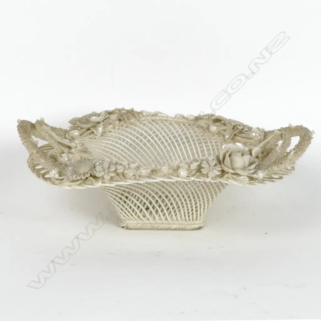A Belleek Henshall twig basket Image 1++