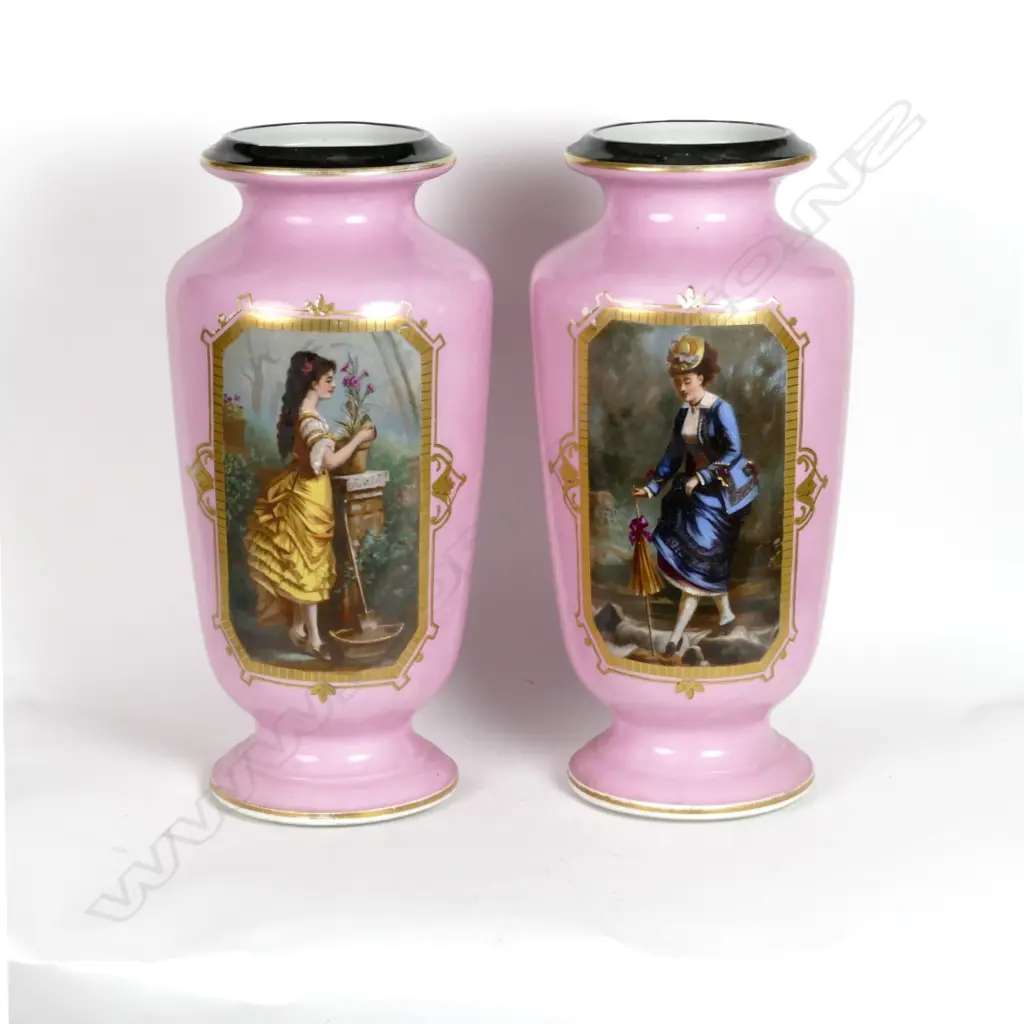 A pair of Victorian mantel vases Image 1++