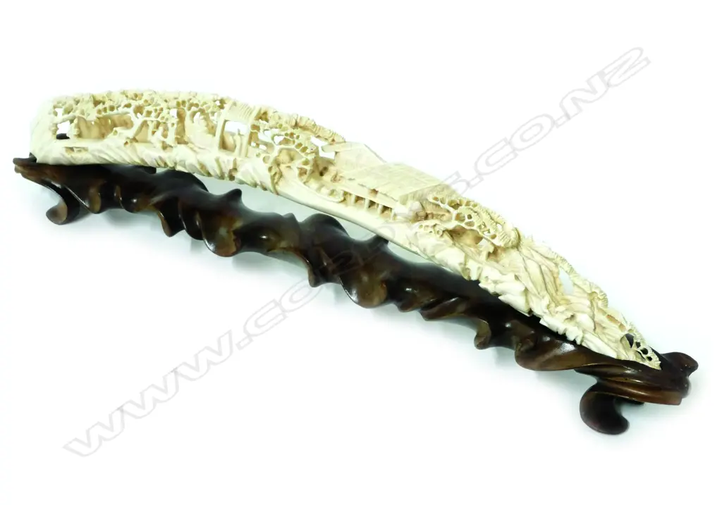 A vintage Chinese finely carved ivory tusk Image 1++