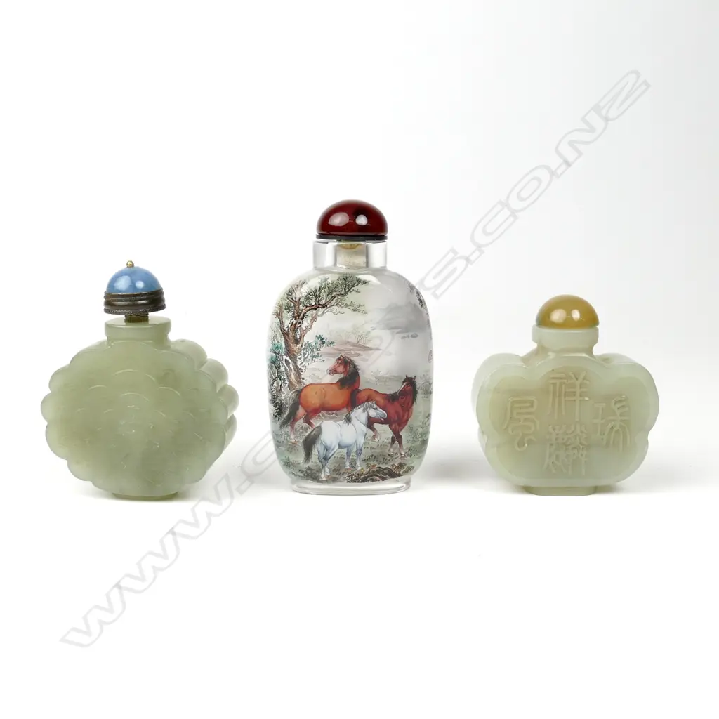 Three Chinese snuff bottles Image 1++