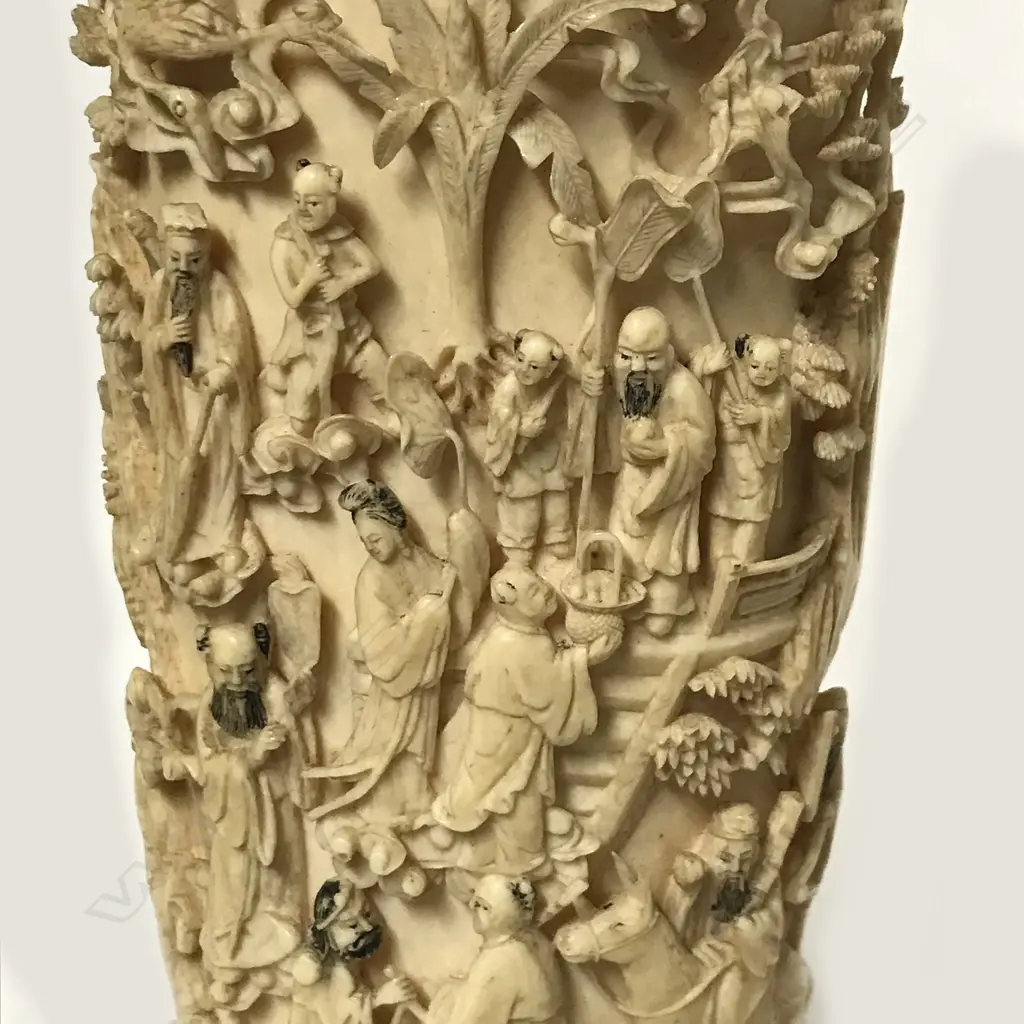 A fine antique Chinese ivory vase and cover Image 1++