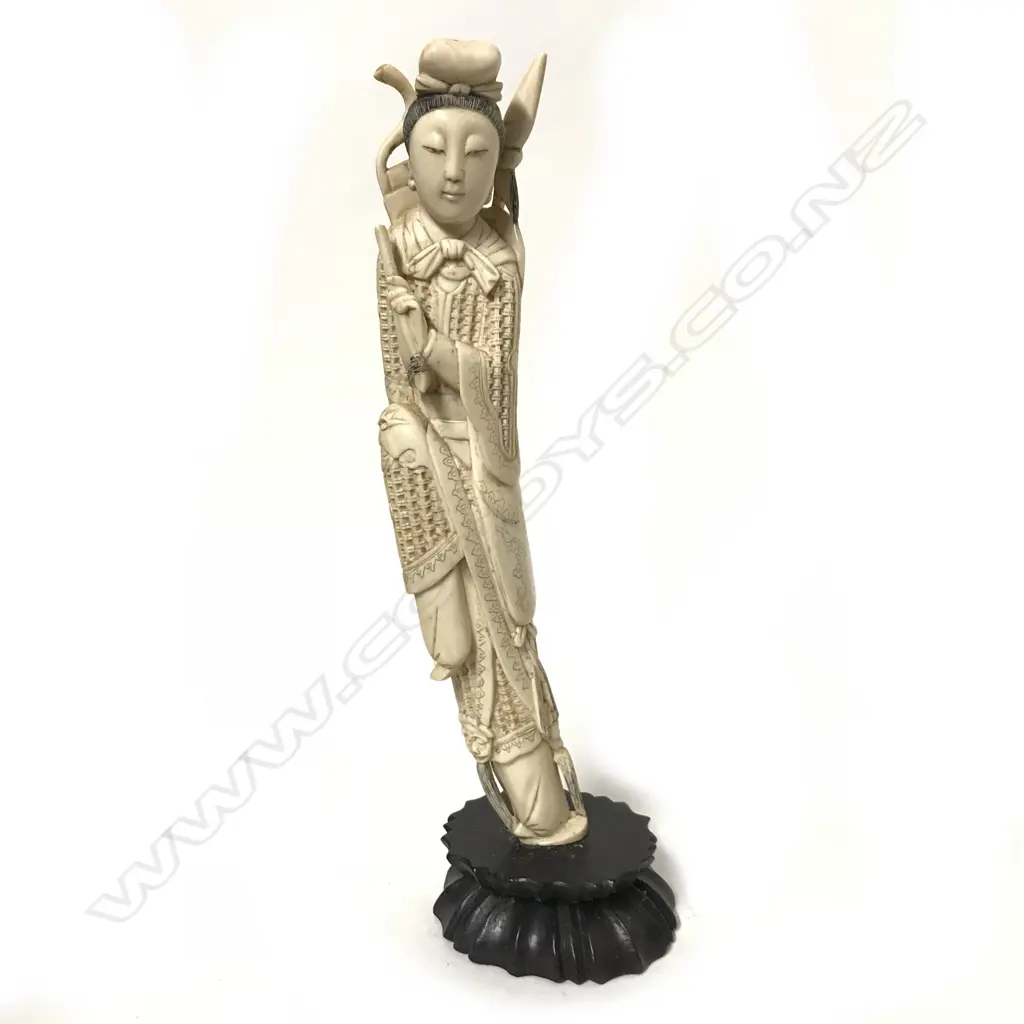 A 19thC Chinese ivory figure of Hua Mulan Image 1++