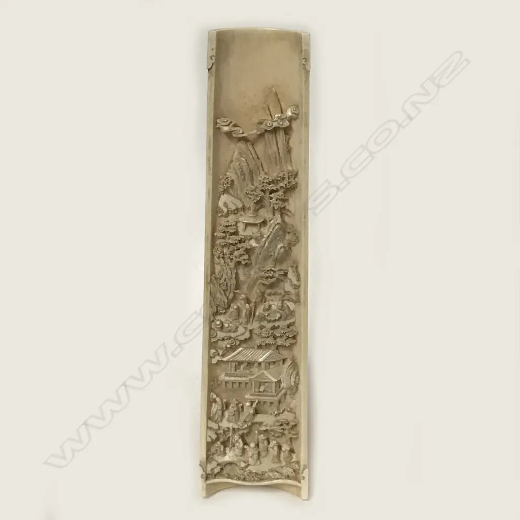A Chinese Qing Dynasty period ivory wrist rest Image 1++
