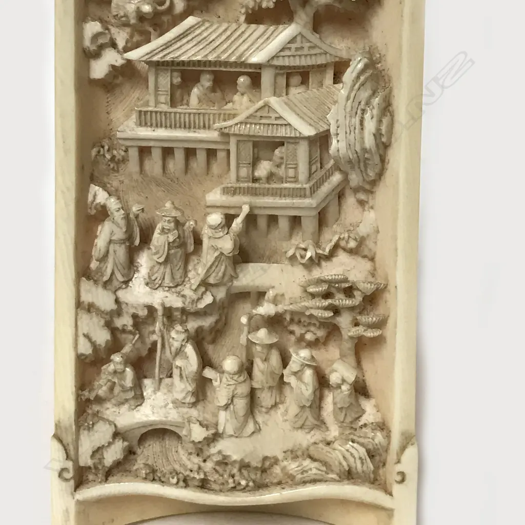 A Chinese Qing Dynasty period ivory wrist rest Image 1++