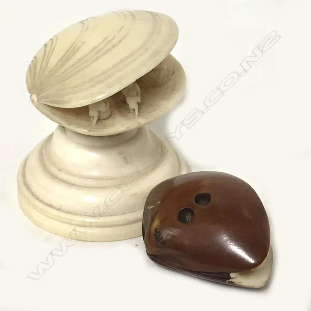 Two carved ivory 'dream shells' Image 1++