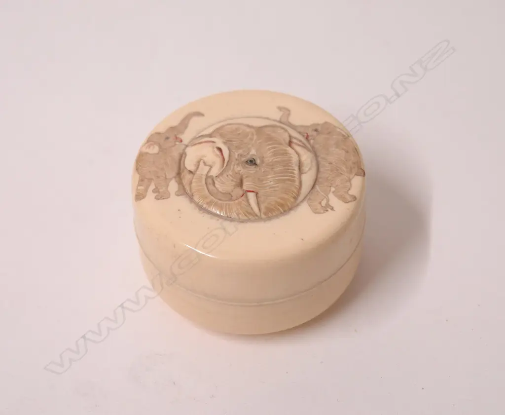 An old Chinese circular lidded container Image 1++