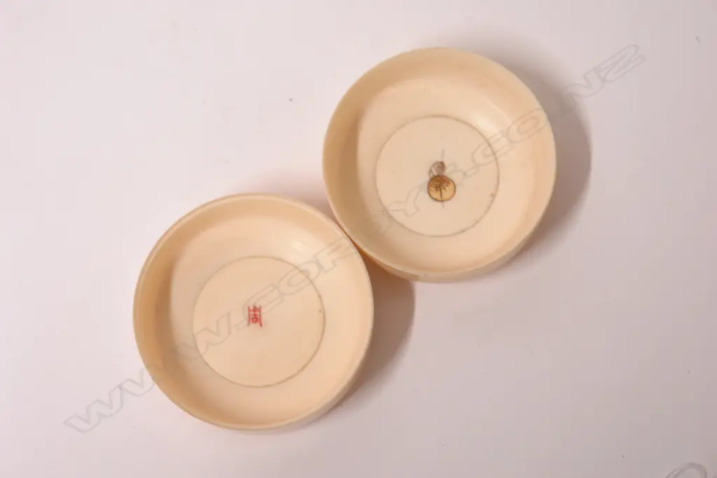 An old Chinese circular lidded container Image 1++