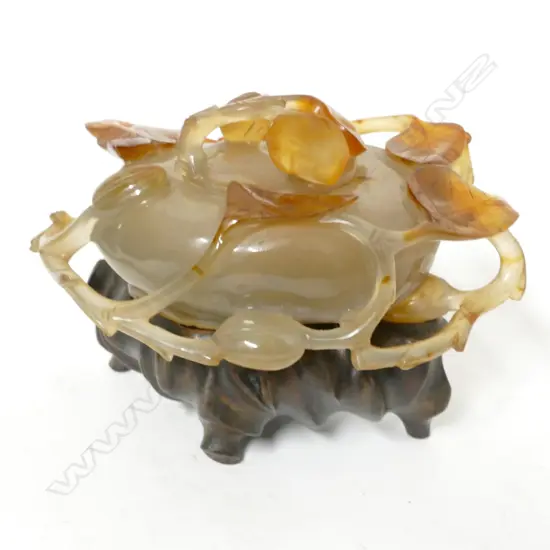 A Chinese agate carved box