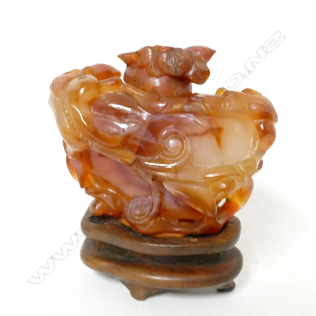 An old Chinese agate snuff bottle Image 1++