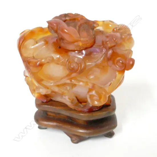 An old Chinese agate snuff bottle