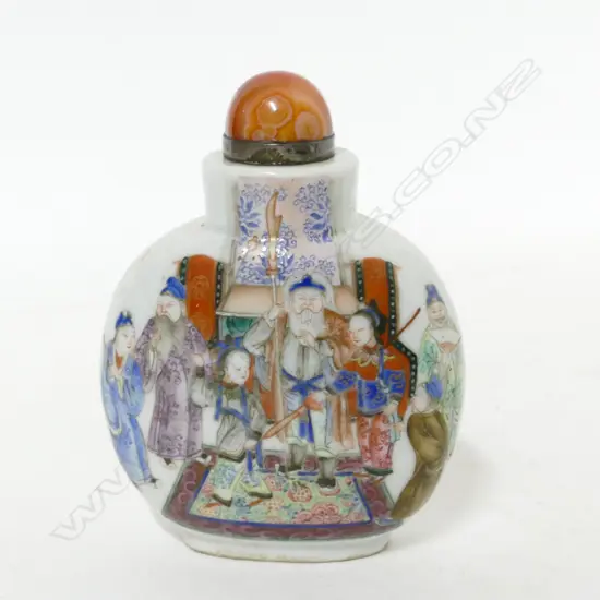 A 19thC Chinese porcelain snuff bottle