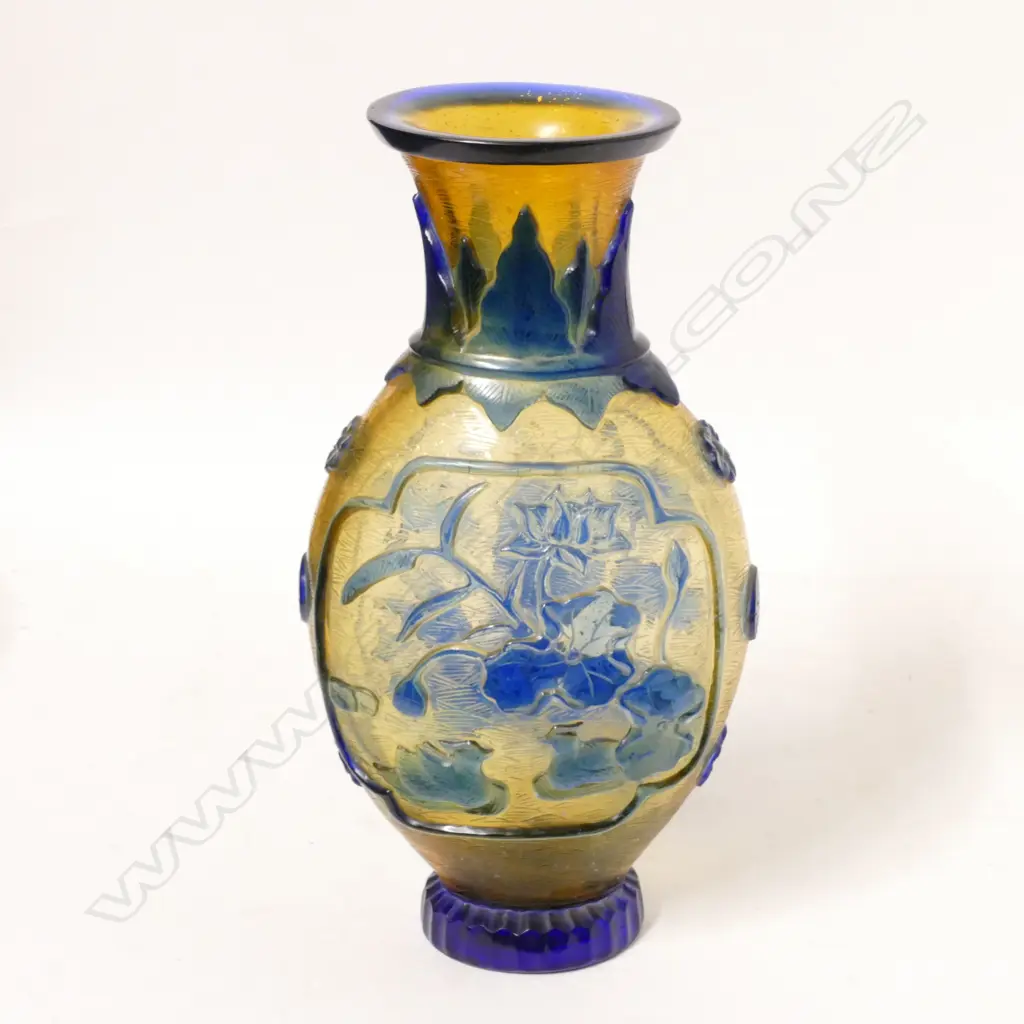 A Chinese Peking glass vase Image 1++