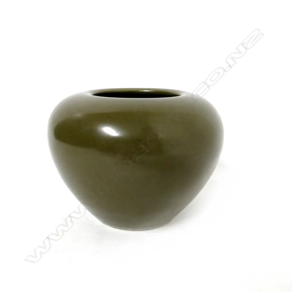 A Chinese Ming style jar Image 1++