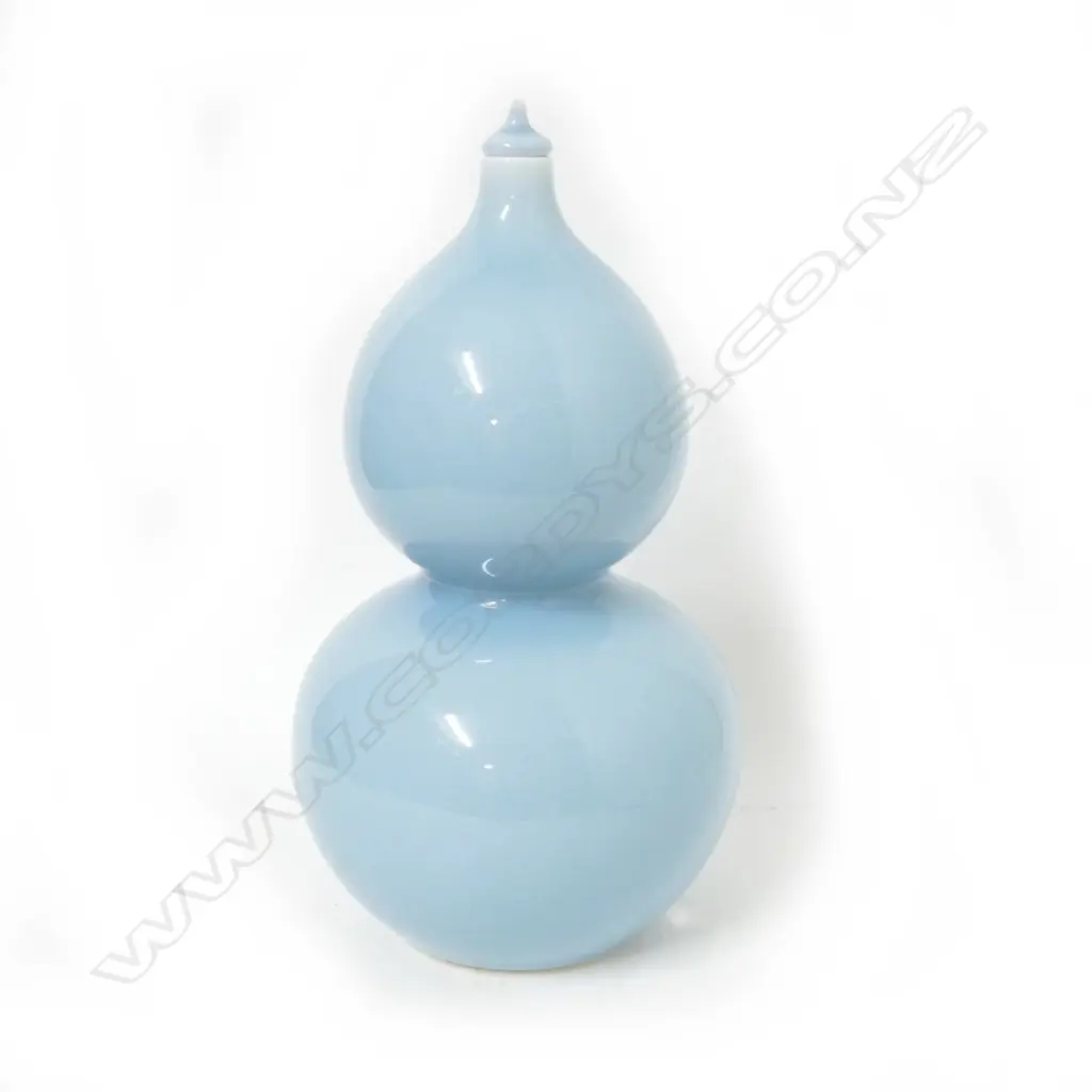 A Chinese porcelain double gourd vase Image 1++