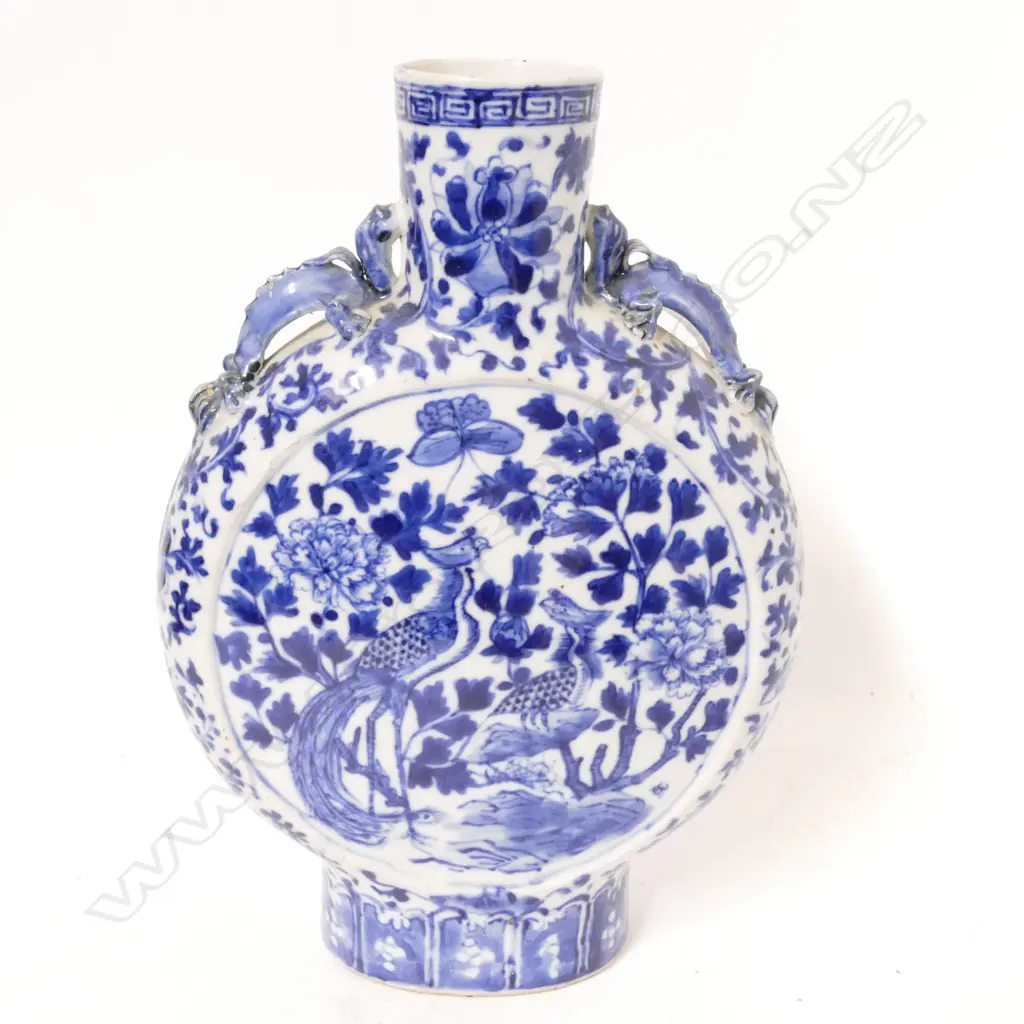 A Chinese porcelain moon flask vase Image 1++