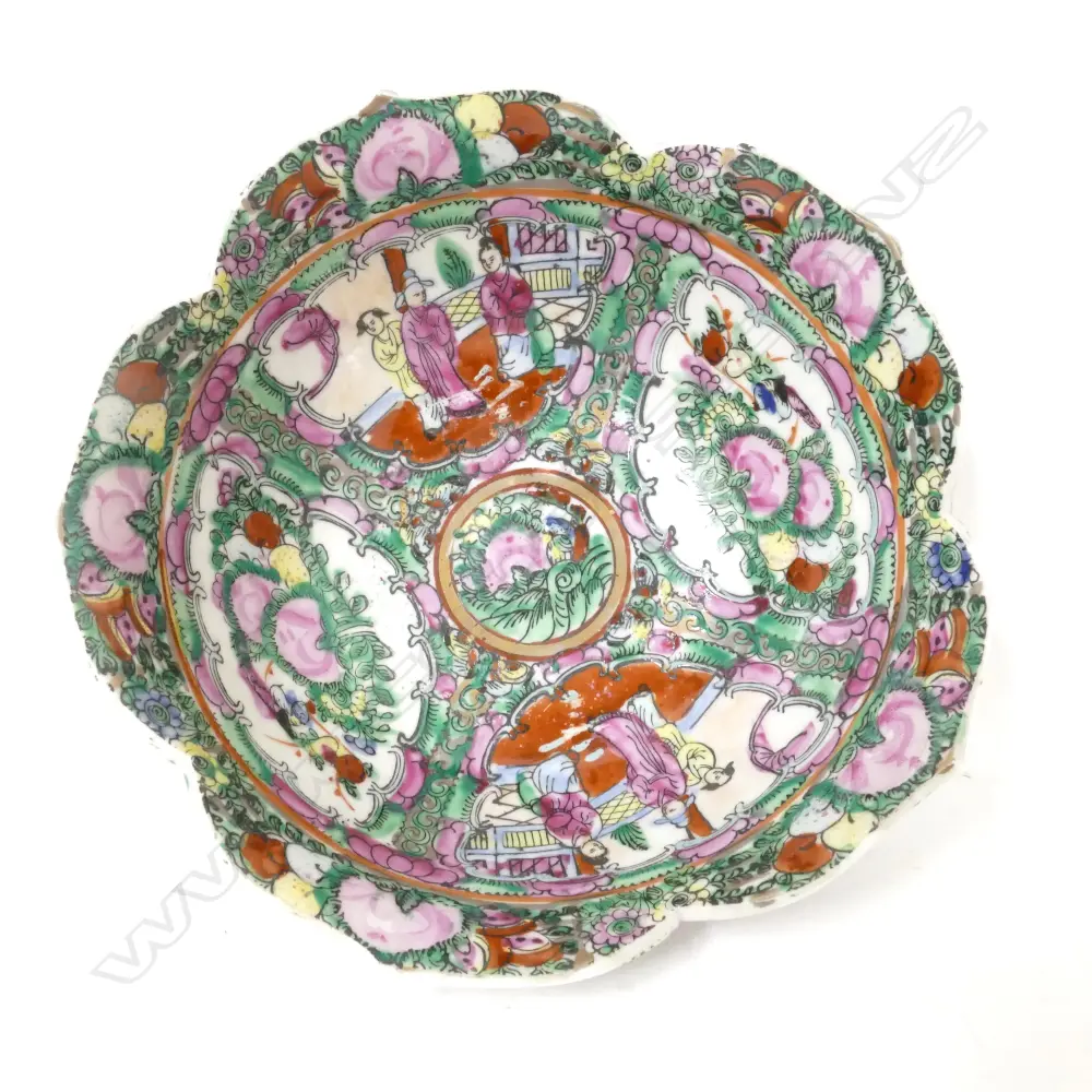 A Chinese famille rose bowl Image 1++