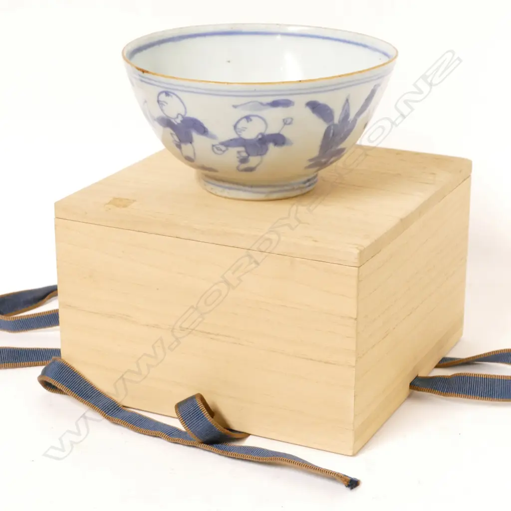 A Chinese porcelain bowl Image 1++