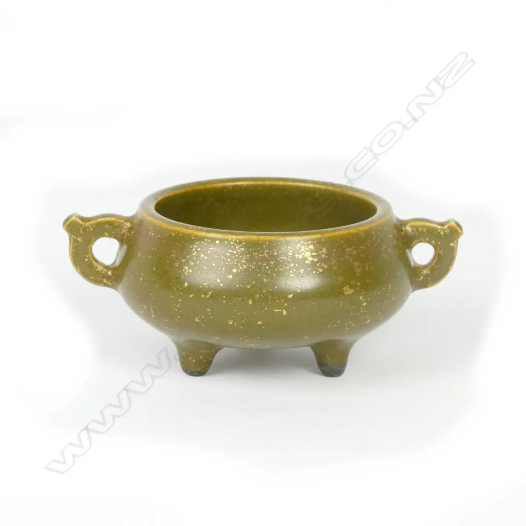 A small Chinese porcelain two-handled censer on three sprig feet Image 1++