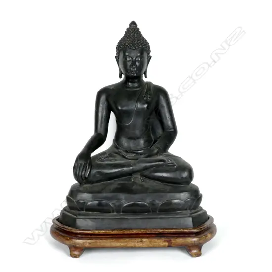 A Thai bronze buddha