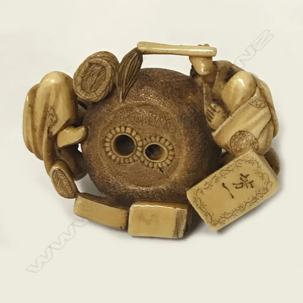 An old Japanese ivory netsuke Image 1++