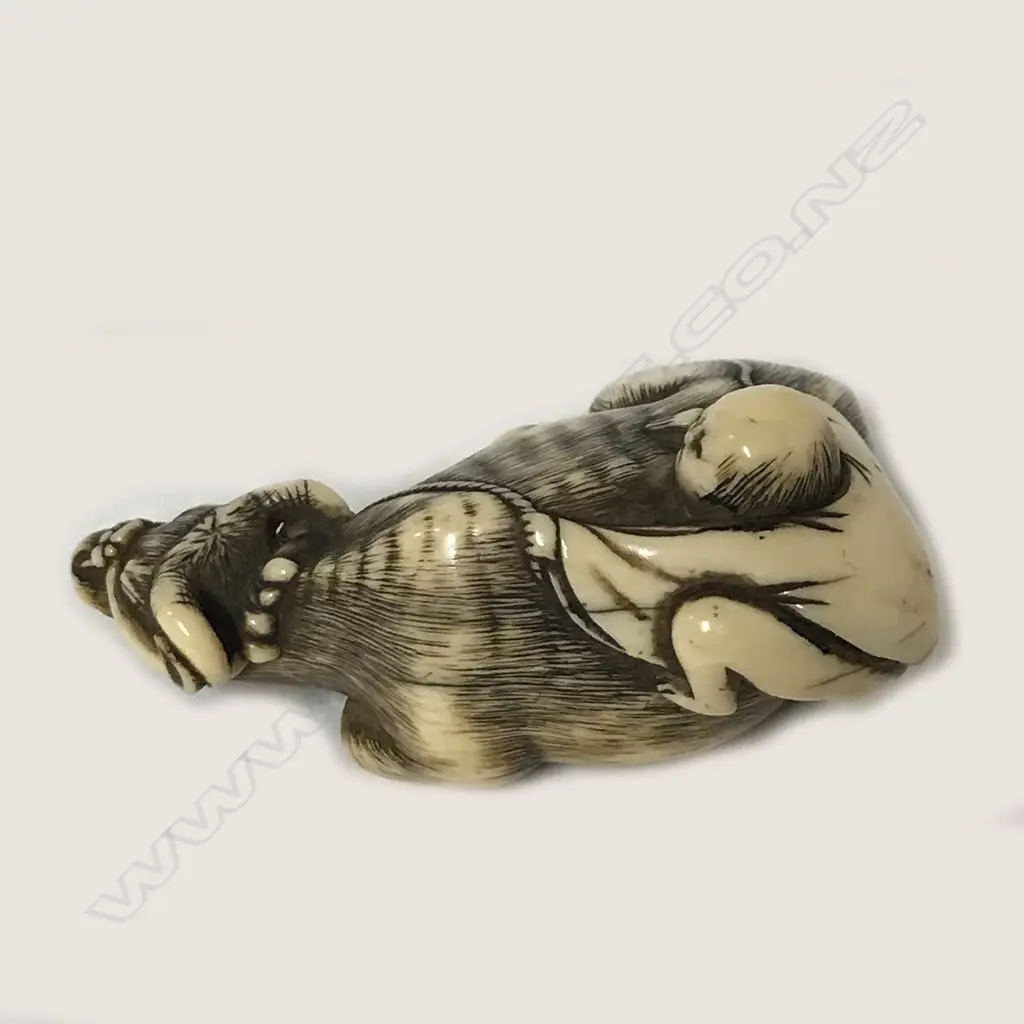 A 19thC ivory netsuke Image 1++