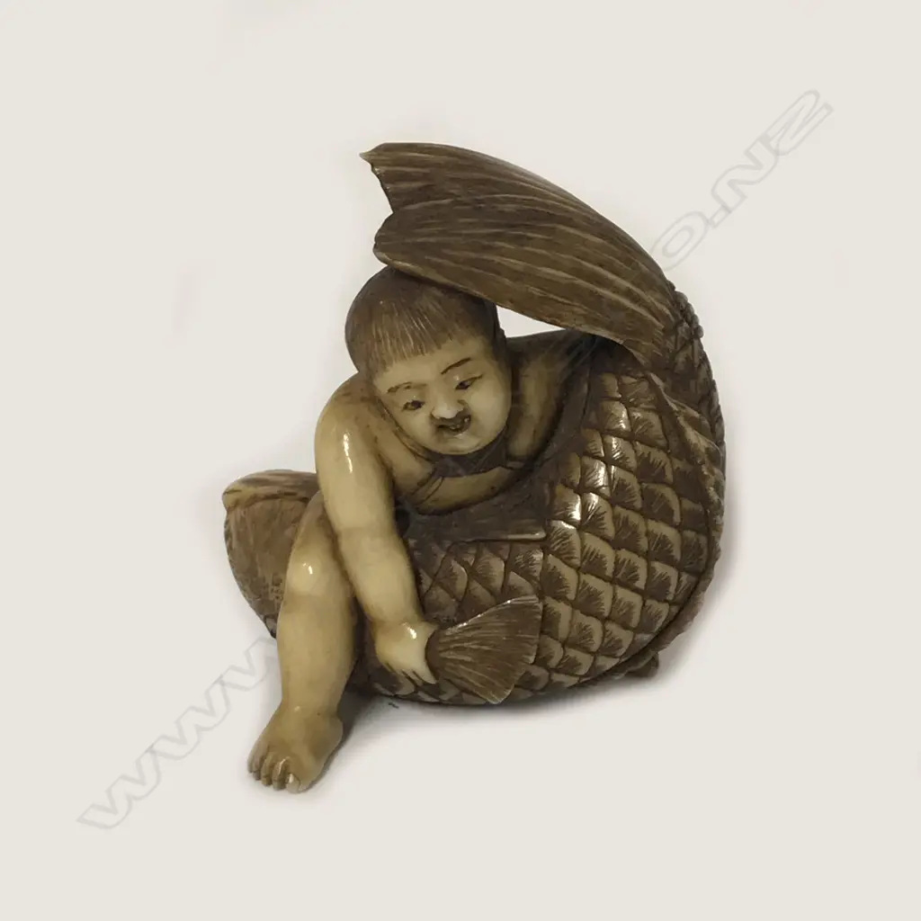 A small ivory okimono Image 1++