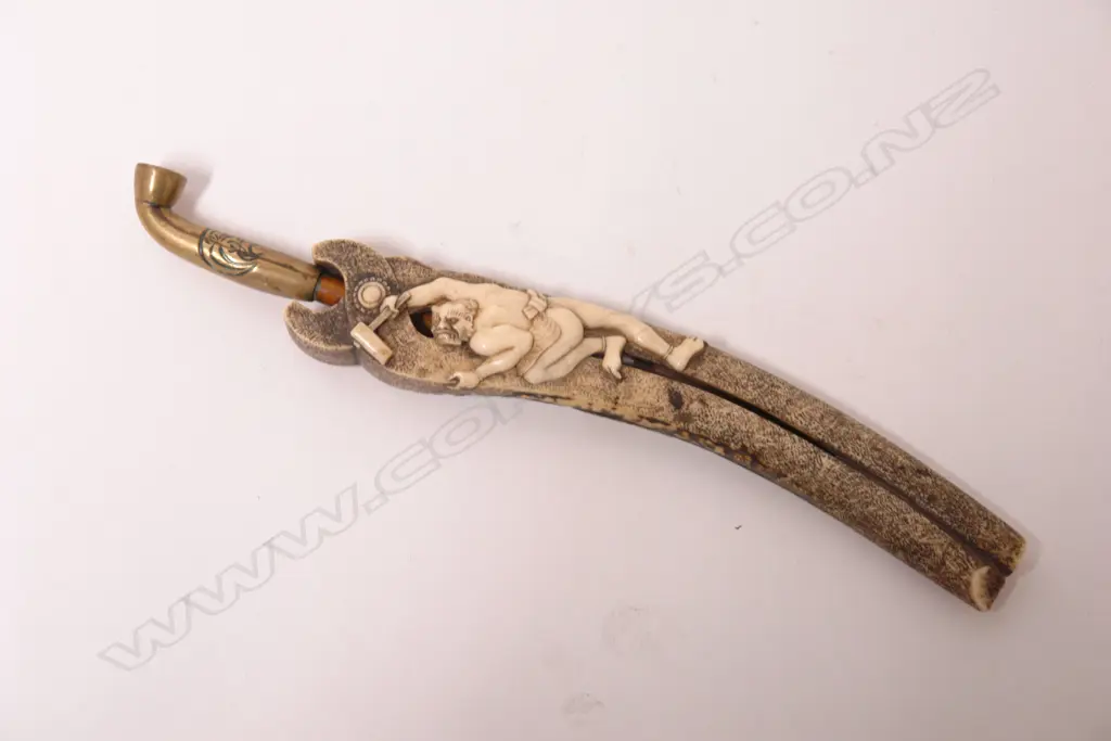 A Japanese Meiji period kiseru pipe holder Image 1++