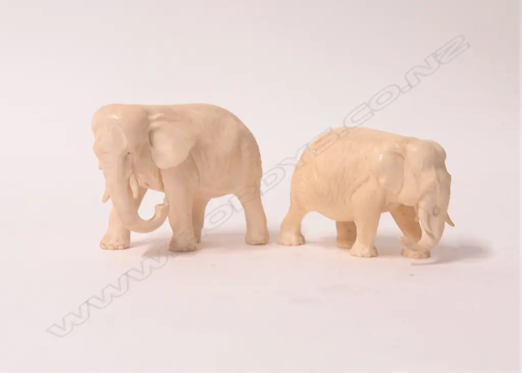 Two early 20thC carved ivory elephants Image 1++